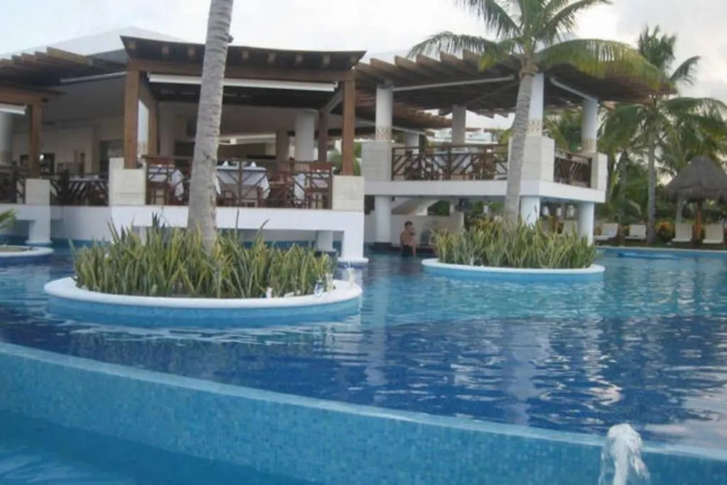 La Amada Residences. Best Stay Cancun Apartment